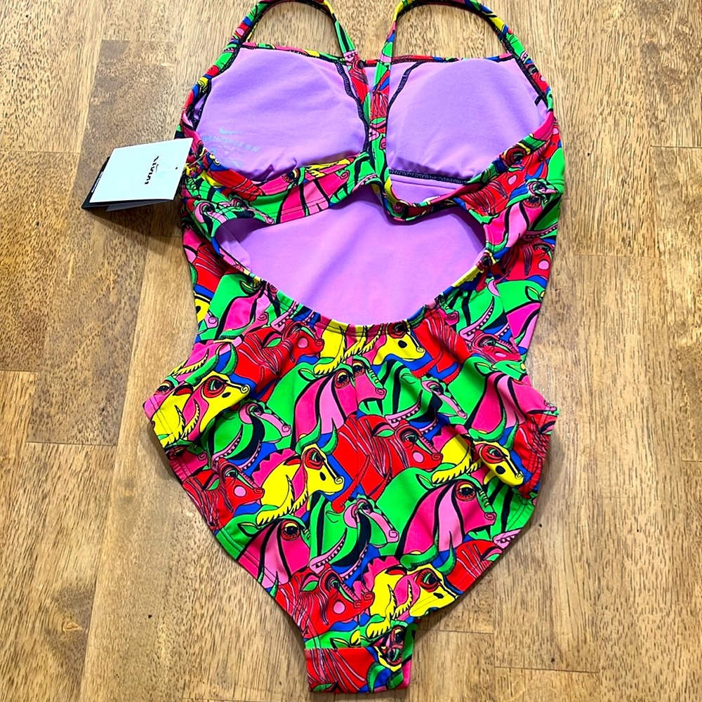 Nike WOMENS SZ M HydraStrong Bulls Ox Printed Red One Piece Swimsuit size M - Picture 3 of 5